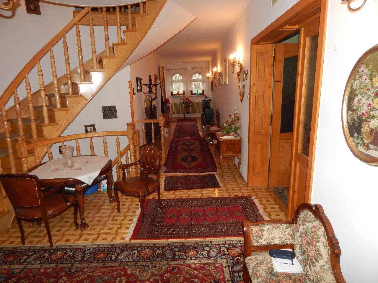 dom wolnostojący, 19 pokoi Skawinki, ul. Źródlana