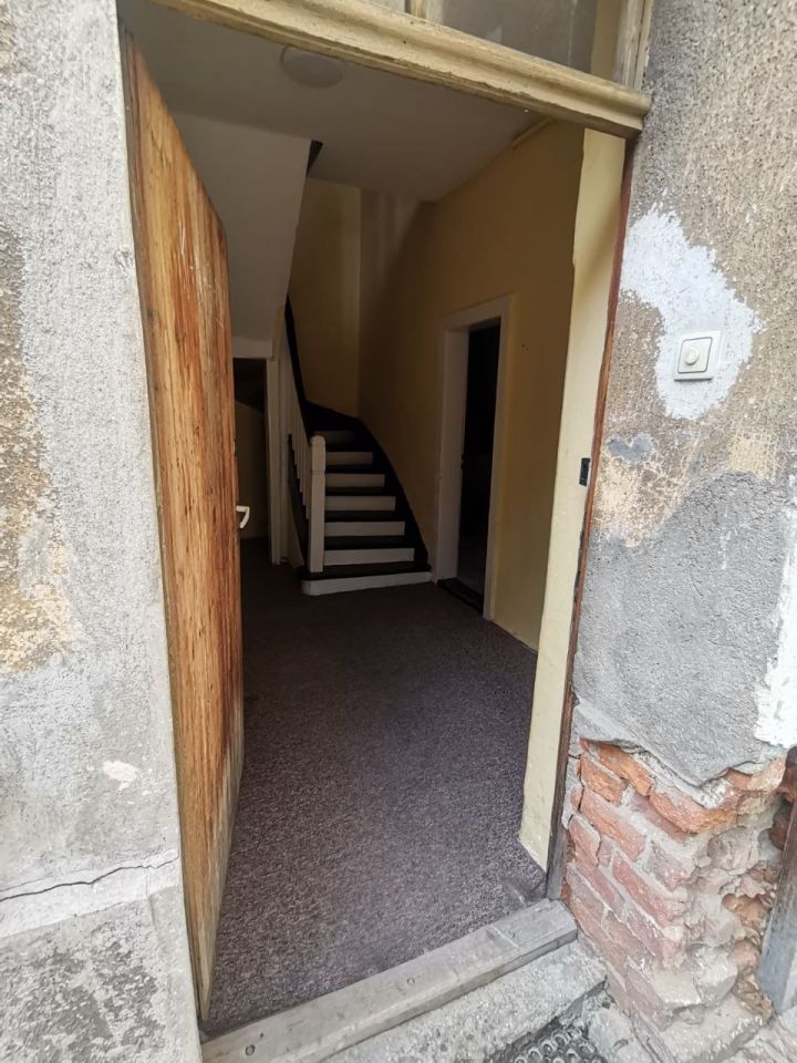 dom wolnostojący, 6 pokoi Jelenia Góra Centrum, ul. Powstańców Wielkopolskich. Zdjęcie 2