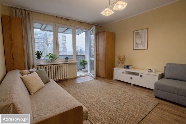 Mieszkanie 3-pokojowe Kraków Czyżyny, os. Dywizjonu 303. Zdjęcie 1