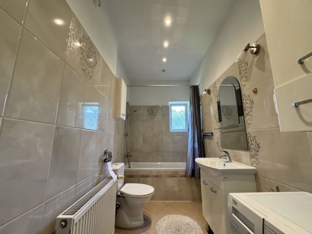 Mieszkanie 3-pokojowe Kromnów. Zdjęcie 11