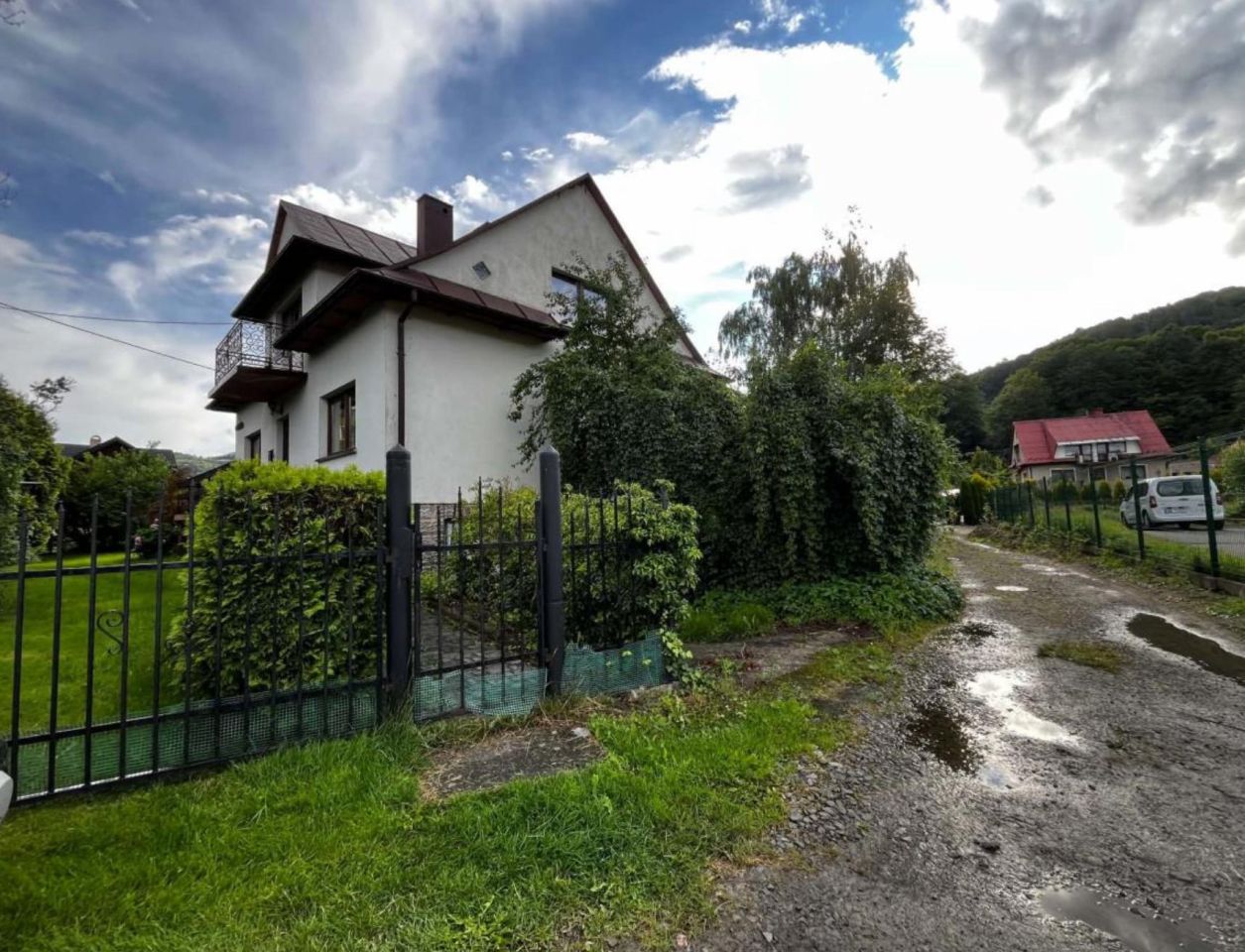 dom wolnostojący, 6 pokoi Zabrzeż. Zdjęcie 1