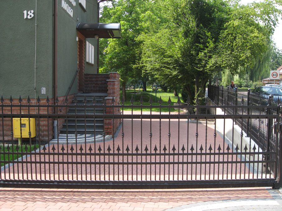 dom wolnostojący, 12 pokoi Wołczyn, ul. Dworcowa. Zdjęcie 2