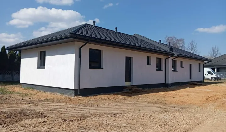 bliźniak, 4 pokoje Częstochowa Błeszno, ul. Śnieżna