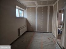 dom wolnostojący, 4 pokoje Hrud. Zdjęcie 4