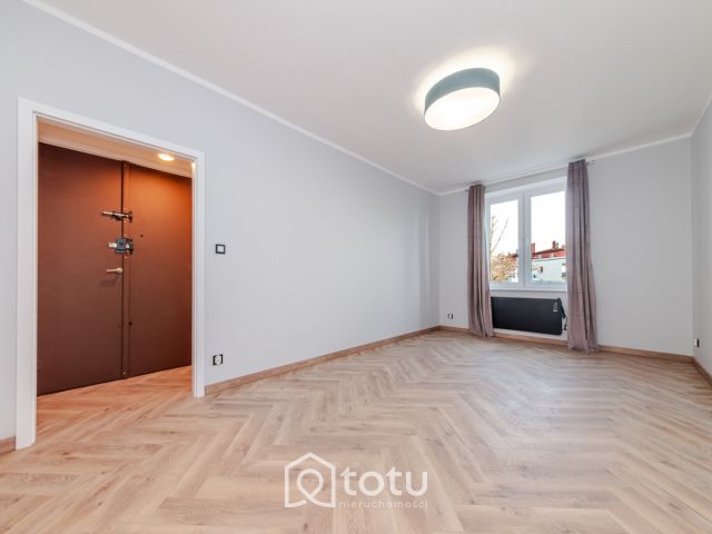 Mieszkanie 1-pokojowe Warszawa Włochy, ul. Czesława Kłosia. Zdjęcie 1