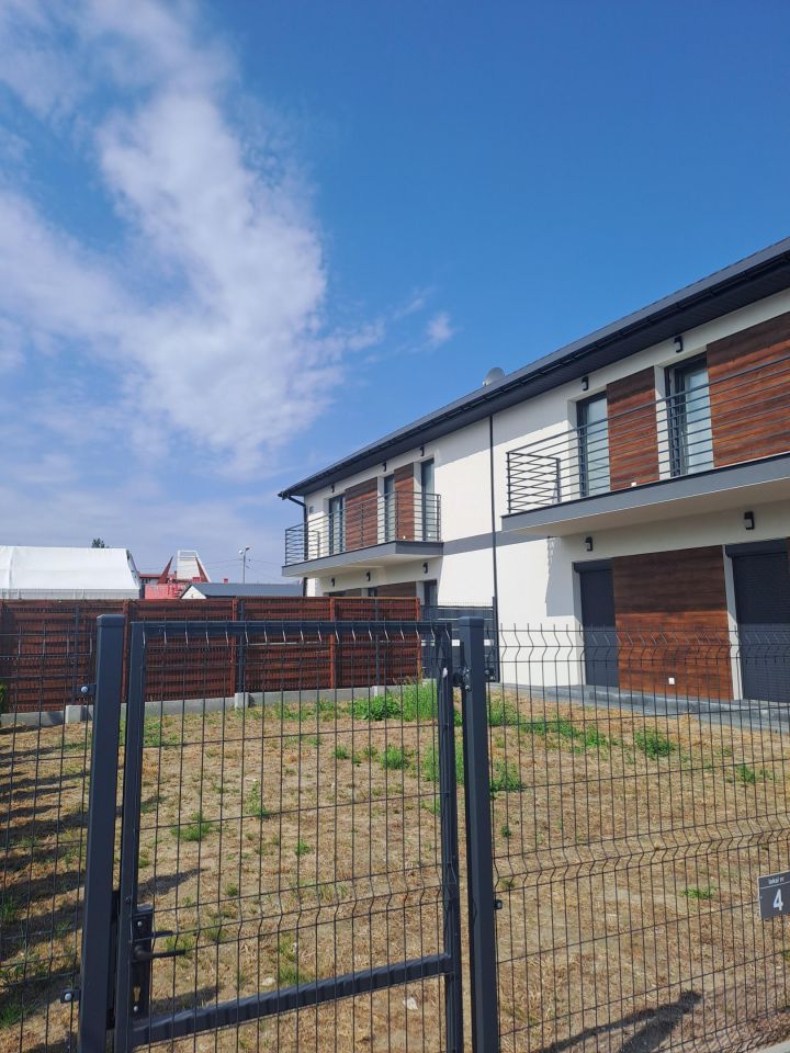 Mieszkanie 3-pokojowe Ładna. Zdjęcie 2