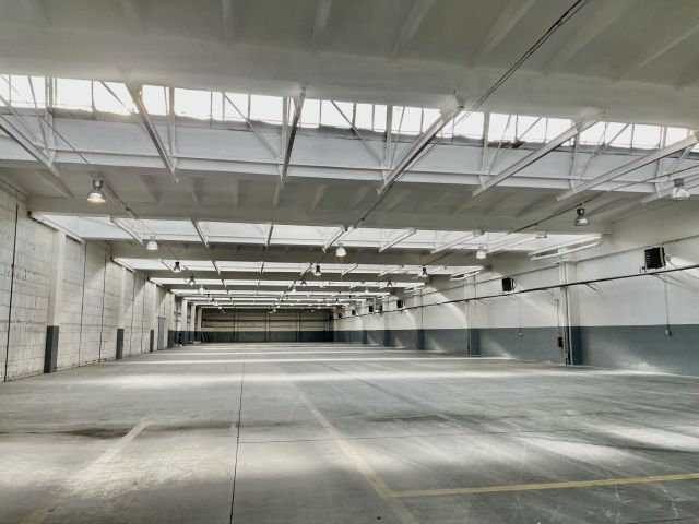 Hala/magazyn Łódź Teofilów, ul. Wersalska. Zdjęcie 2
