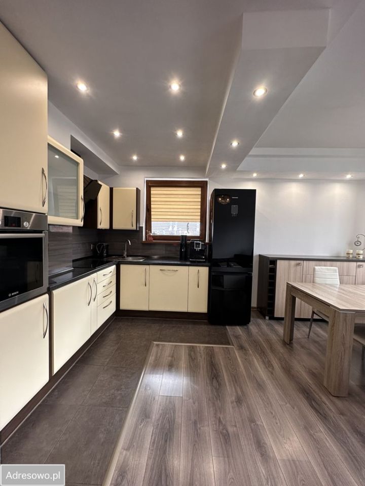 Mieszkanie 3-pokojowe Jelenia Góra Centrum, ul. 1 Maja. Zdjęcie 2