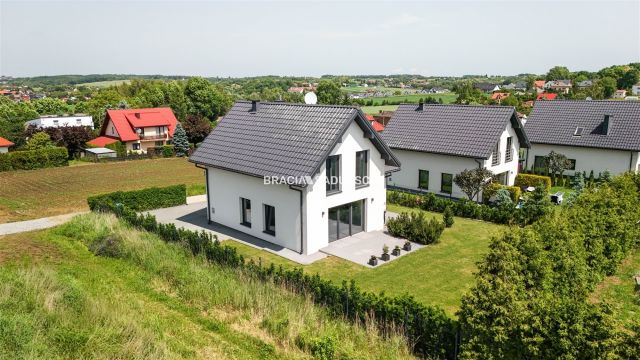 dom wolnostojący, 5 pokoi Luborzyca, ul. Wichrowe Wzgórze. Zdjęcie 25