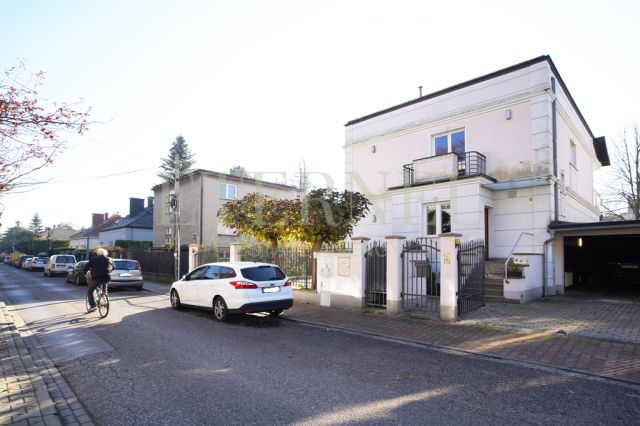 dom wolnostojący, 7 pokoi Kraków Bronowice, ul. Wojciecha Halczyna. Zdjęcie 1