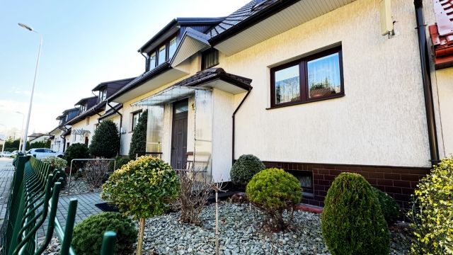 dom szeregowy, 7 pokoi Ostrołęka Centrum, ul. Platynowa. Zdjęcie 1