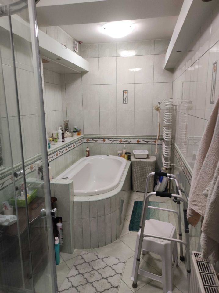 dom wolnostojący, 6 pokoi Strażów. Zdjęcie 2