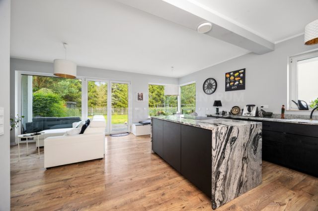 bliźniak, 4 pokoje Niemcz, ul. Kolonijna. Zdjęcie 2