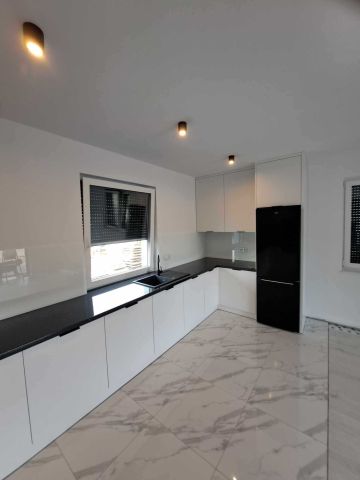 Mieszkanie 3-pokojowe Nowy Sącz, ul. Wita Stwosza. Zdjęcie 1