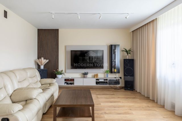 dom wolnostojący, 5 pokoi Rusiec. Zdjęcie 2