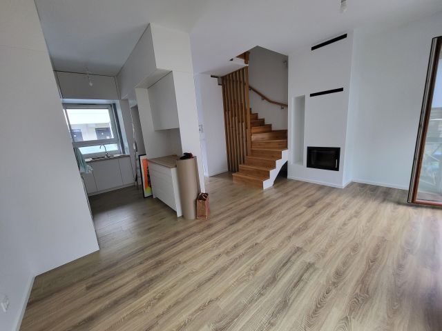 Mieszkanie 4-pokojowe Pruszków Bąki, ul. Marii Skłodowskiej-Curie. Zdjęcie 1