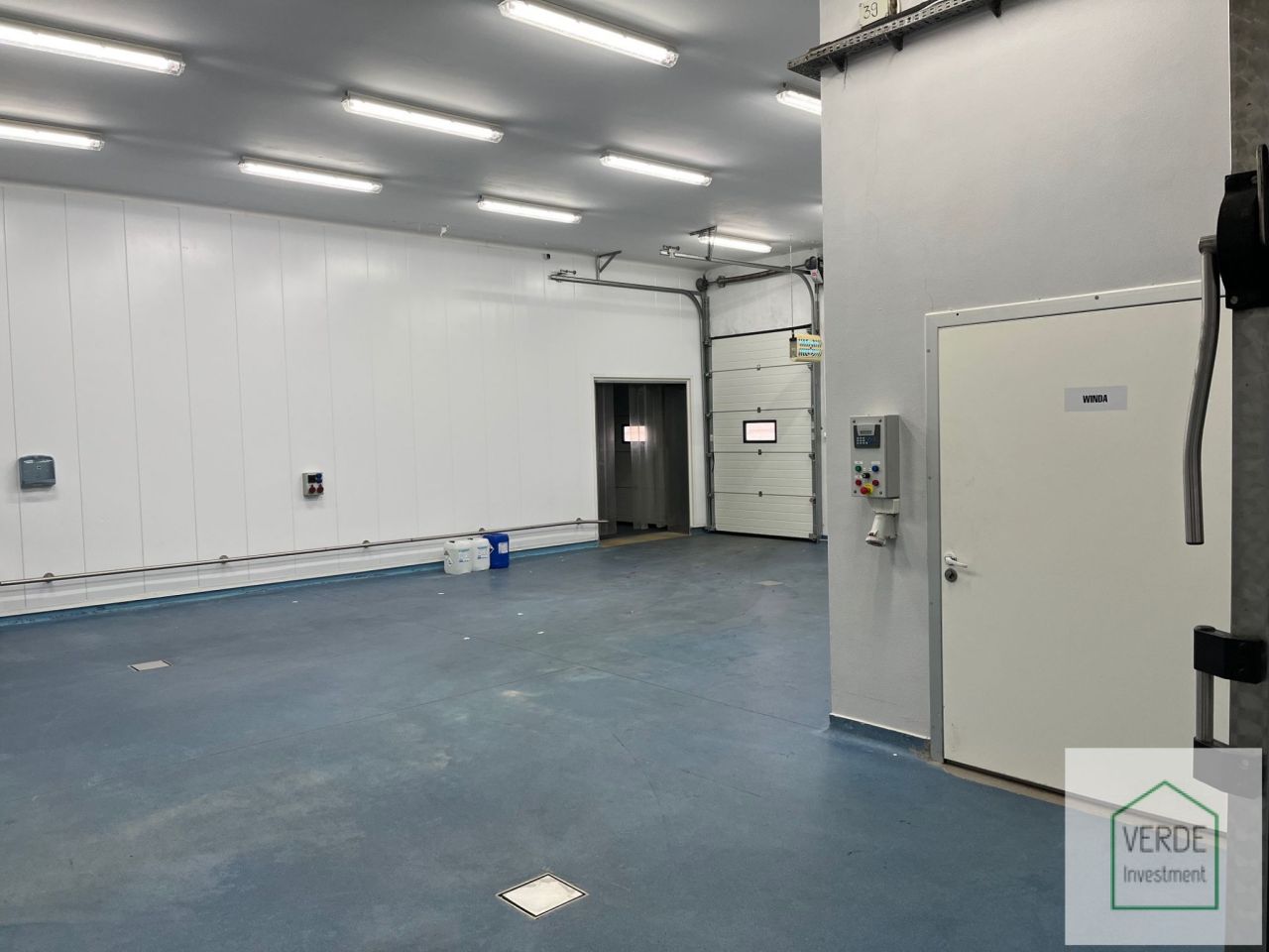 Hala/magazyn Biernatki, al. Flensa. Zdjęcie 16