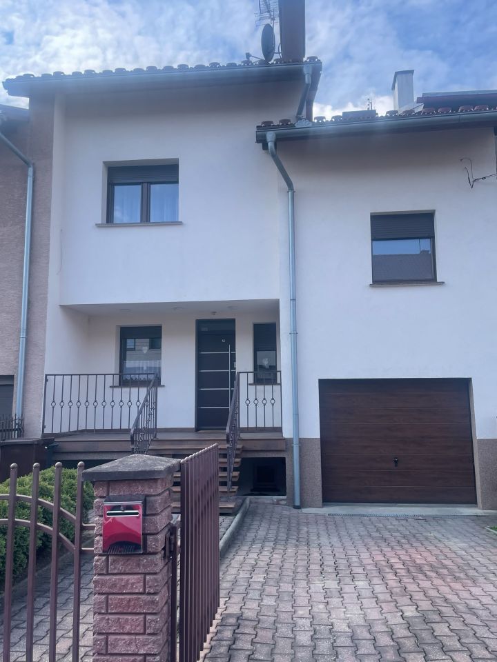 dom szeregowy, 6 pokoi Kędzierzyn-Koźle Kędzierzyn, Jarzębinowa. Zdjęcie 1