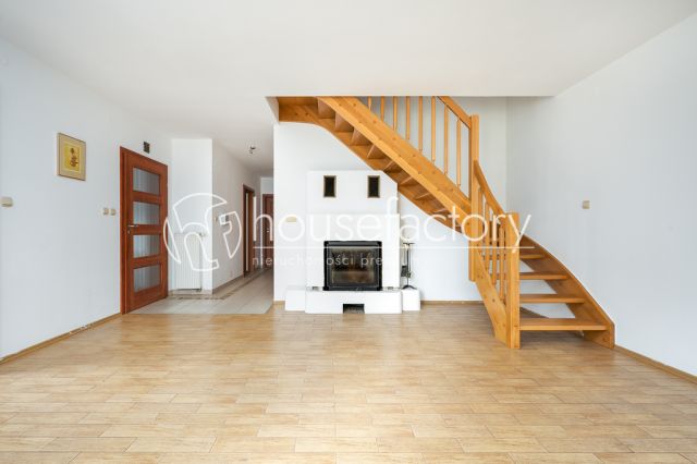 dom wolnostojący, 4 pokoje Janówka, ul. Poziomkowa. Zdjęcie 2