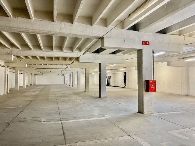 Hala/magazyn Pabianice, ul. gen. Stefana "Grota" Roweckiego. Zdjęcie 2