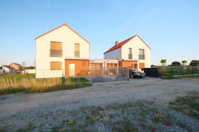 bliźniak, 5 pokoi Miękinia. Zdjęcie 1