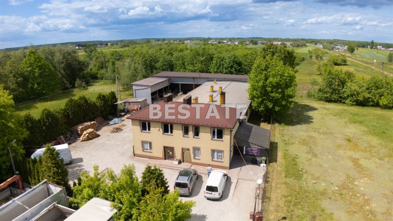 Hala/magazyn Pustków. Zdjęcie 25