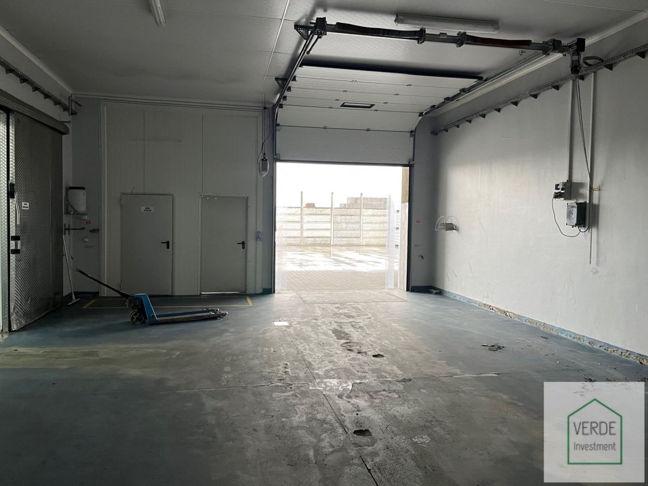 Hala/magazyn Biernatki, al. Flensa. Zdjęcie 12