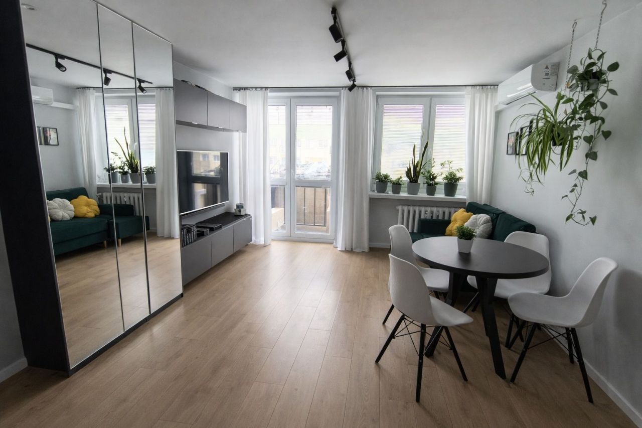 Mieszkanie 3-pokojowe Pabianice, ul. Stanisława Wyspiańskiego. Zdjęcie 1