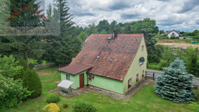 dom wolnostojący, 3 pokoje Pisarzowice. Zdjęcie 1