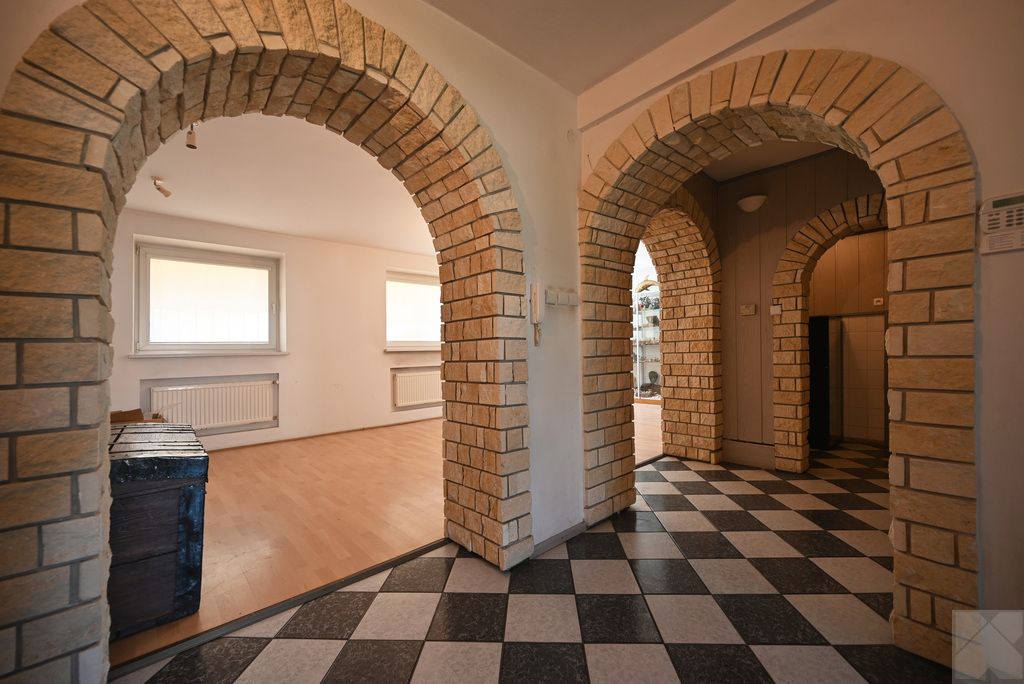 dom wolnostojący, 7 pokoi Kraków Kliny, ul. Wincentego Kadłubka. Zdjęcie 2