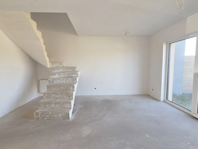 dom szeregowy, 4 pokoje Kamionki, ul. Magnoliowa. Zdjęcie 1