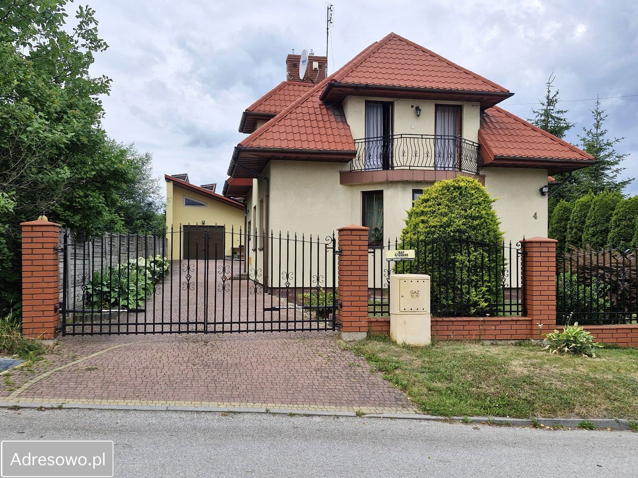 dom wolnostojący, 5 pokoi Chęciny, ul. Mała. Zdjęcie 2