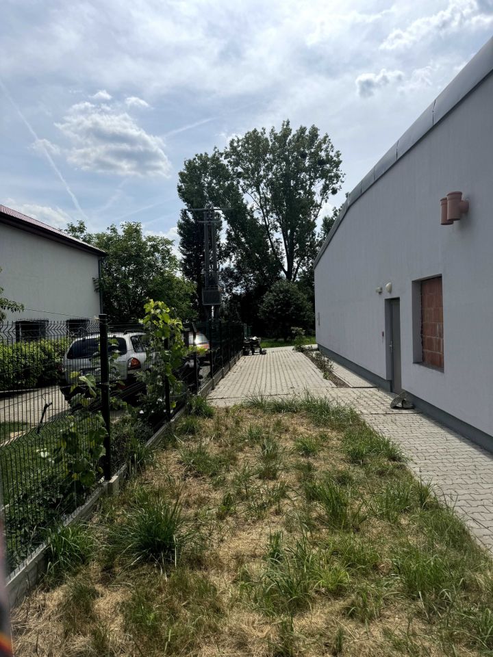 Hala/magazyn Słupia pod Bralinem. Zdjęcie 2