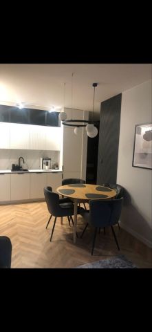 Mieszkanie 3-pokojowe Tomaszów Mazowiecki, ul. Fryderyka Chopina. Zdjęcie 1