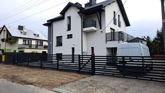 Mieszkanie 3-pokojowe Konstantynów Łódzki, ul. Władysława Broniewskiego. Zdjęcie 1