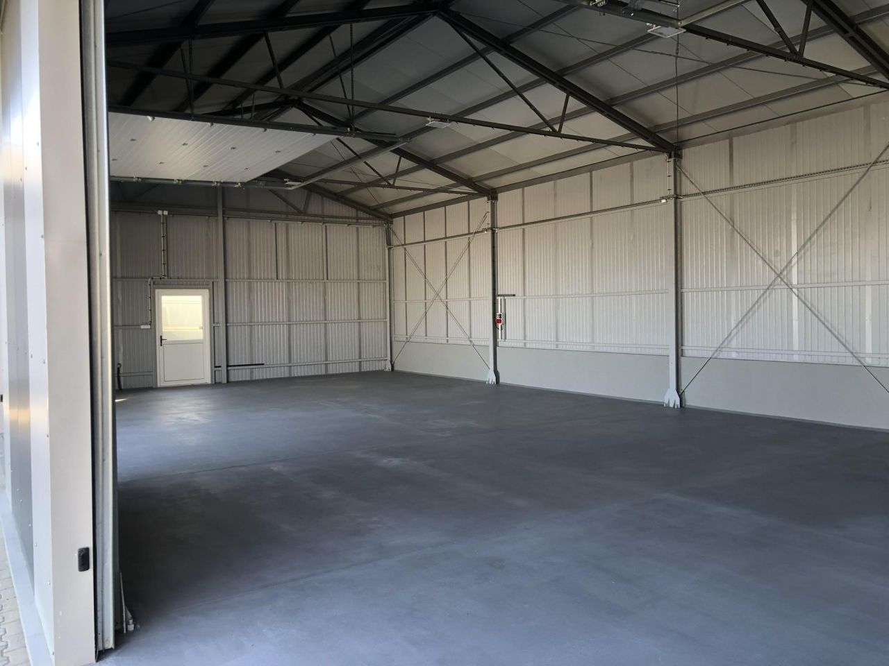 Hala/magazyn Jasło Brzyszczki, ul. Marszałka Józefa Piłsudskiego. Zdjęcie 5