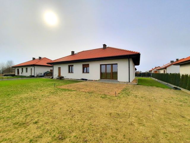 dom wolnostojący, 4 pokoje Poniatowice. Zdjęcie 2