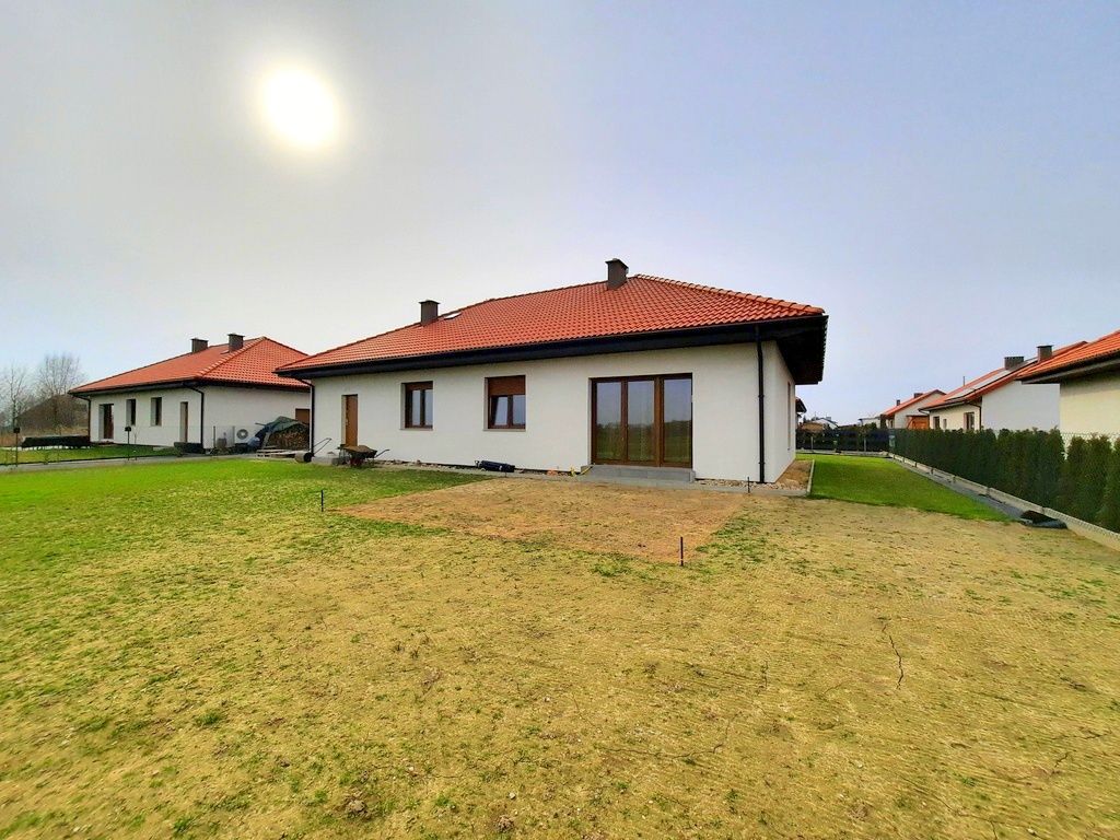 dom wolnostojący, 4 pokoje Poniatowice. Zdjęcie 2