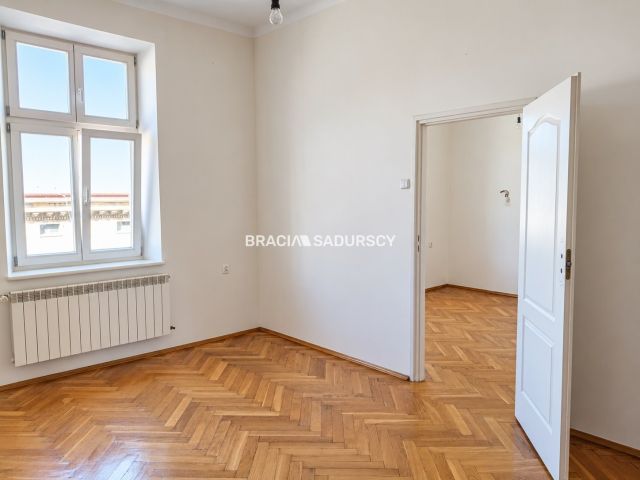 Mieszkanie 3-pokojowe Kraków Stare Miasto, ul. Marii Skłodowskiej-Curie. Zdjęcie 1