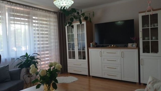 Mieszkanie 4-pokojowe Moskorzew. Zdjęcie 1