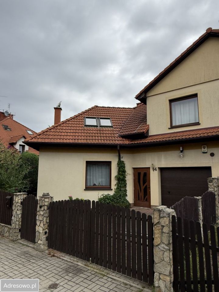 bliźniak, 4 pokoje Bielany Wrocławskie, ul. Czereśniowa. Zdjęcie 1