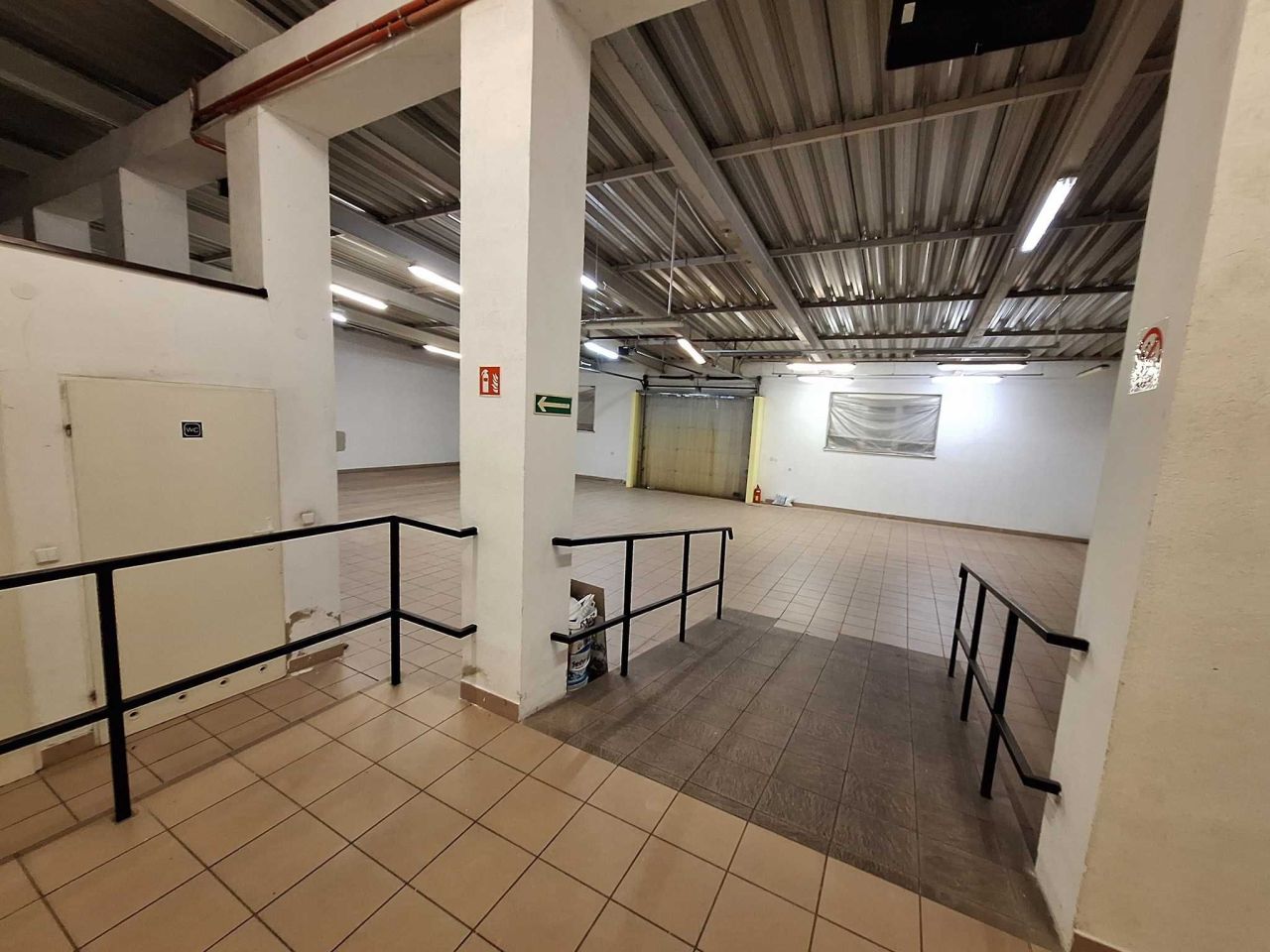 Nieruchomość komercyjna Uchylsko. Zdjęcie 3