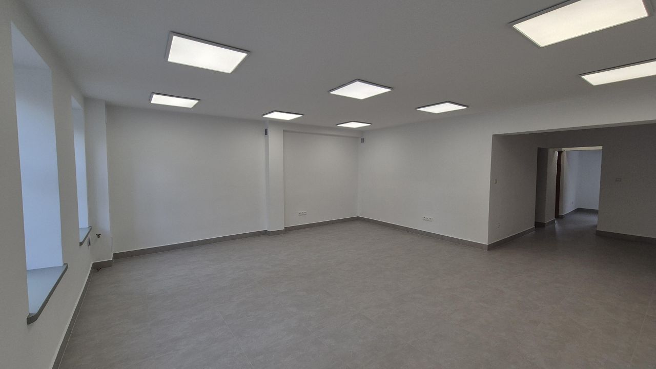 Lokal Lewin Brzeski, rynek Rynek. Zdjęcie 17