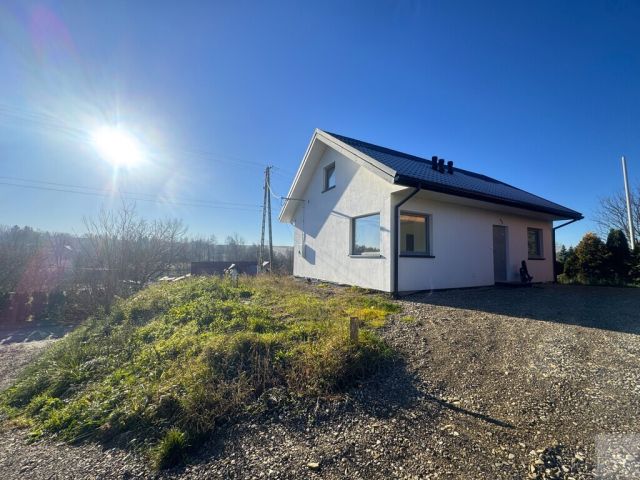 dom wolnostojący, 5 pokoi Trójczyce. Zdjęcie 1