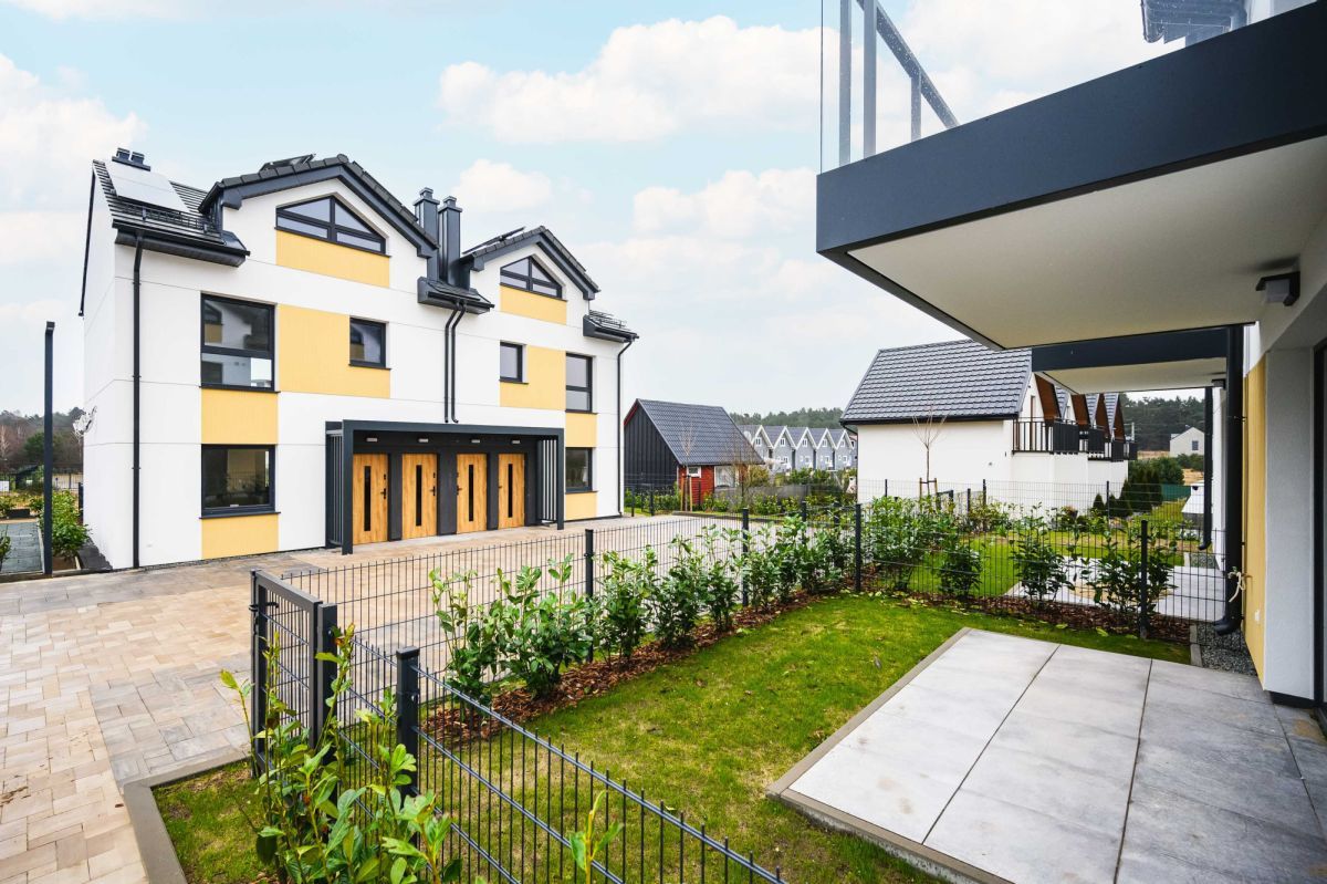 Mieszkanie 3-pokojowe Jastrzębia Góra. Zdjęcie 3