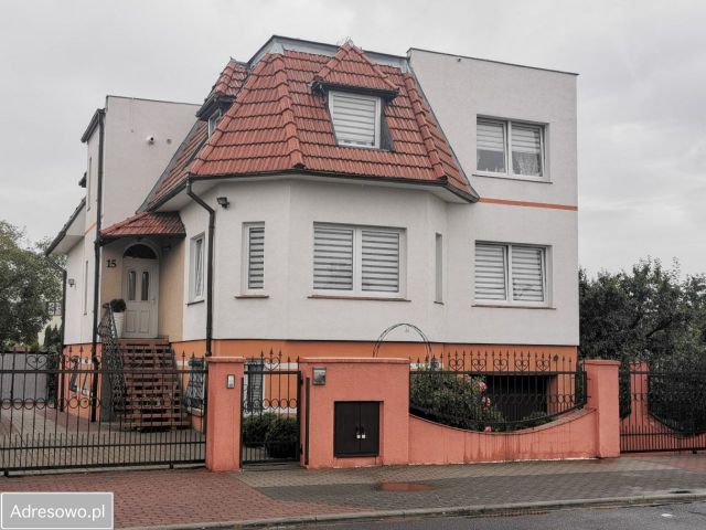 dom wolnostojący, 11 pokoi Gniezno Konikowo, ul. Hugona Kołłątaja. Zdjęcie 1