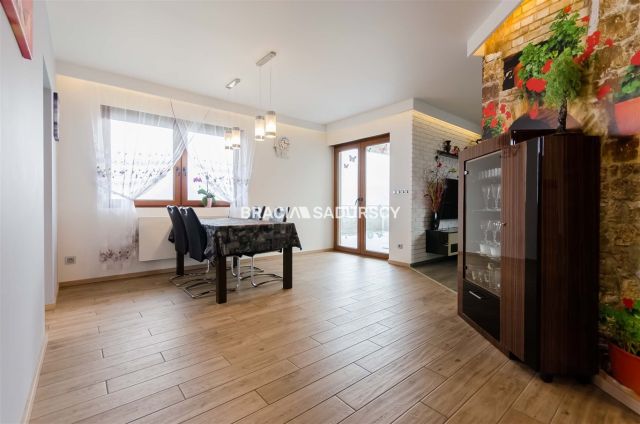 dom wolnostojący, 7 pokoi Myślenice Górne Przedmieście. Zdjęcie 4