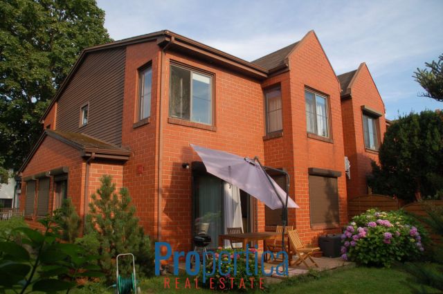 dom szeregowy, 5 pokoi Warszawa Targówek, ul. Karkonoszy. Zdjęcie 2