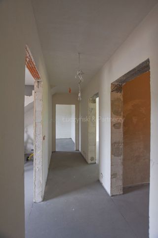 dom wolnostojący, 5 pokoi Komarno. Zdjęcie 19