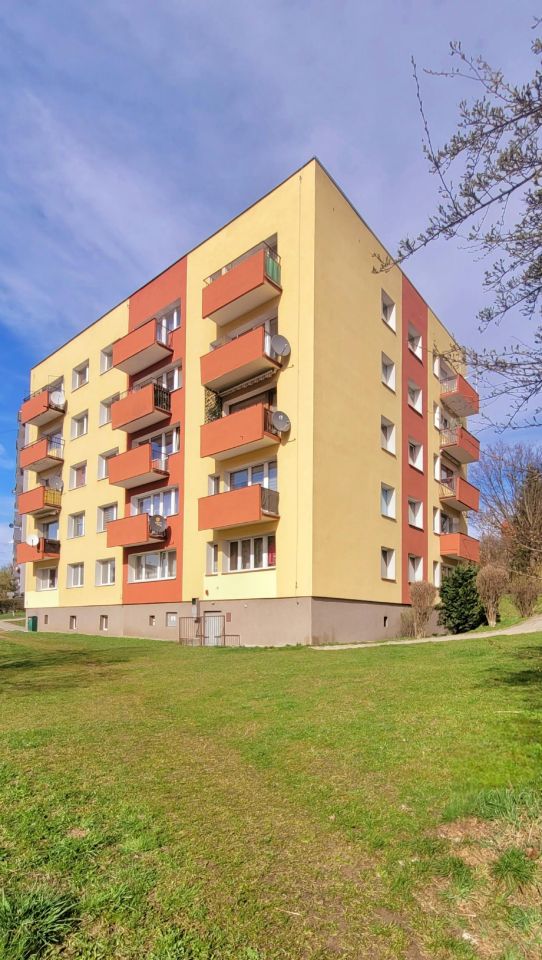 Mieszkanie 2-pokojowe Wałbrzych Biały Kamień, ul. Iwana Miczurina. Zdjęcie 1